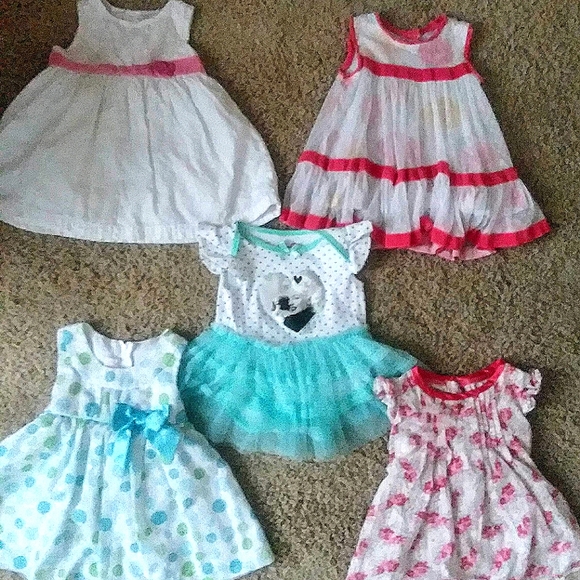 𝑪𝒂𝒓𝒕𝒆𝒓'𝒔 𝒅𝒓𝒆𝒔𝒔𝒆𝒔, 3-6𝒎𝒐𝒏𝒕𝒉𝒔 - Picture 1 of 6